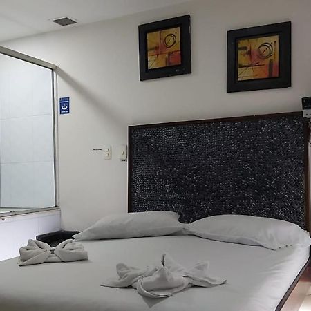 Hotel Marat Suite Меделин Екстериор снимка