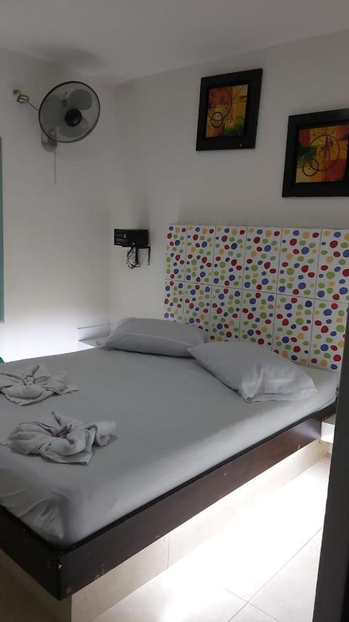 Hotel Marat Suite Меделин Екстериор снимка